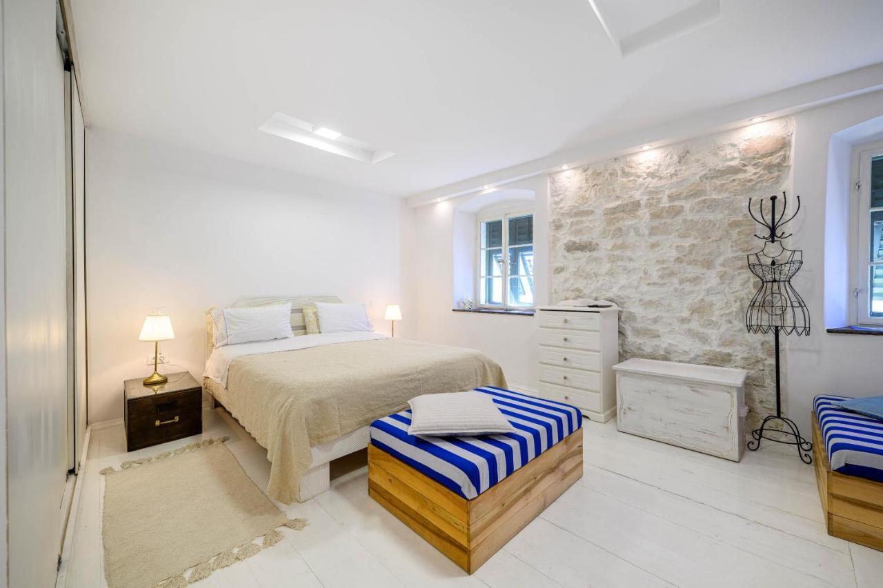Swan Adriatic Apartment & Room Шибеник Экстерьер фото