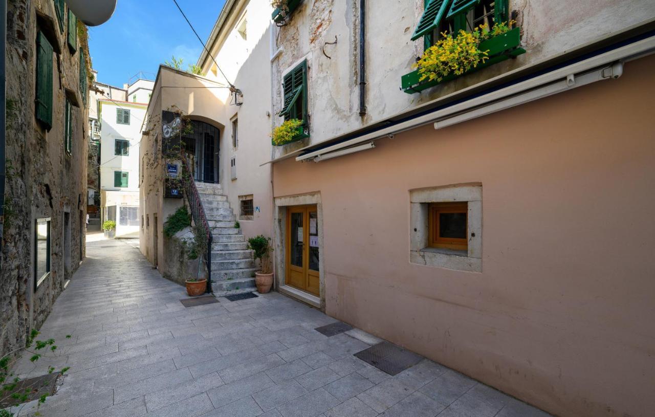 Swan Adriatic Apartment & Room Шибеник Экстерьер фото