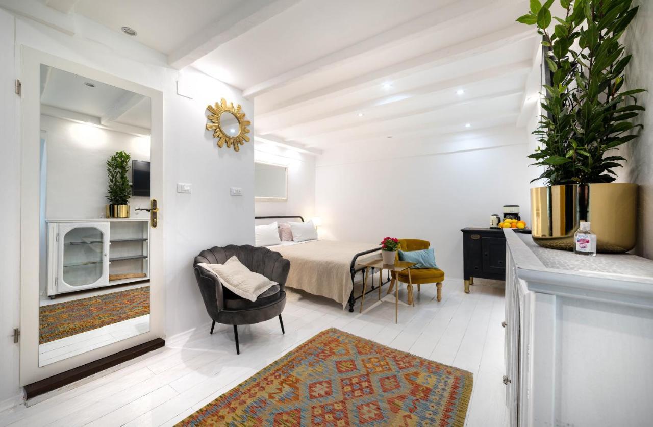 Swan Adriatic Apartment & Room Шибеник Экстерьер фото